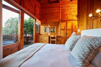 Under Milkwood Resort 4*
