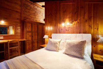 Under Milkwood Resort 4*
