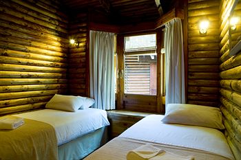 Under Milkwood Resort 4*