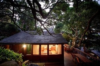 Under Milkwood Resort 4*