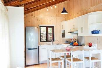 Under Milkwood Resort 4*