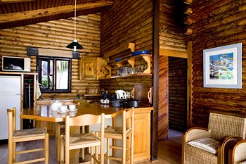 Under Milkwood Resort 4*