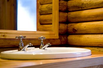 Under Milkwood Resort 4*
