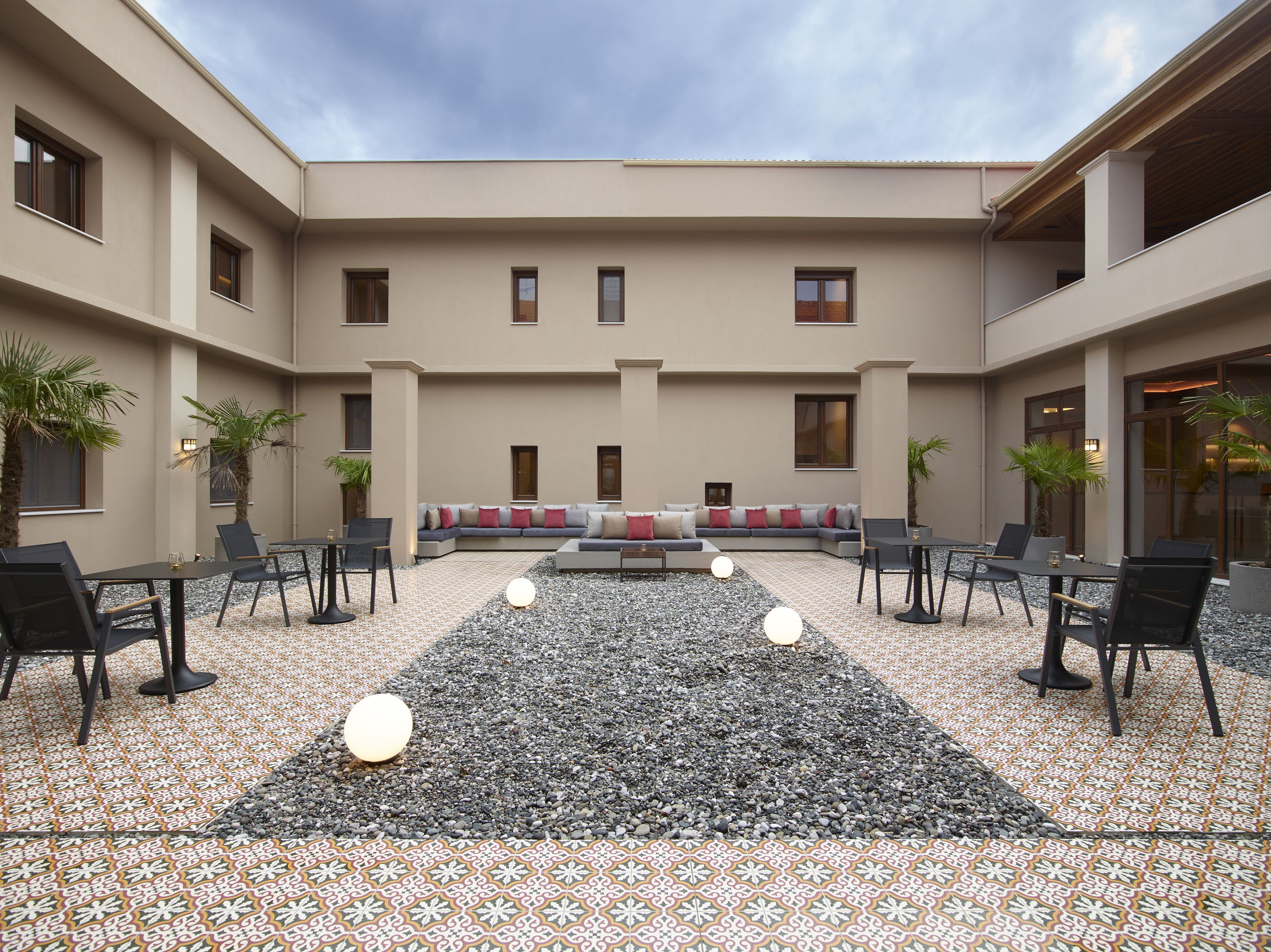 The Lake Hotel 5*
