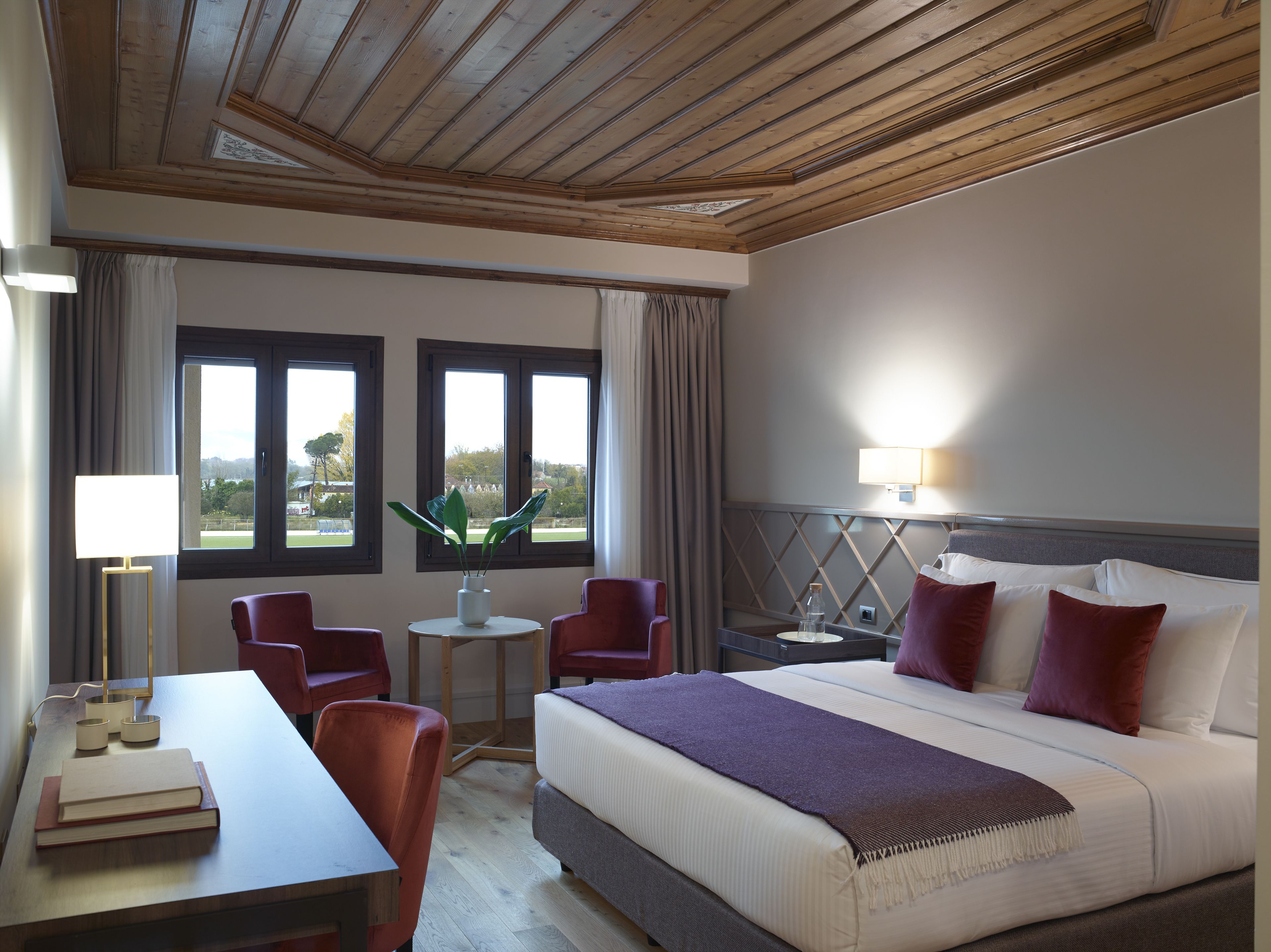The Lake Hotel 5*