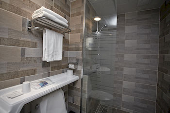 Cs Premier Hotel 4*