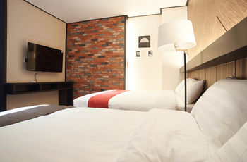 Cs Premier Hotel 4*