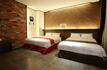 Cs Premier Hotel 4*