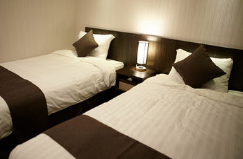 Cs Premier Hotel 4*