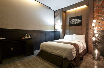 Cs Premier Hotel 4*
