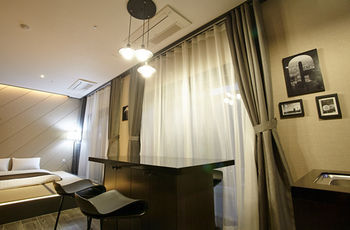 Cs Premier Hotel 4*