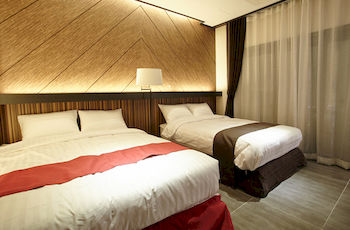 Cs Premier Hotel 4*