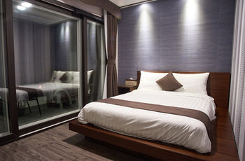 Cs Premier Hotel 4*