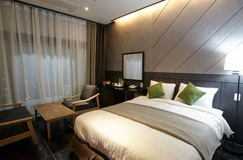 Cs Premier Hotel 4*