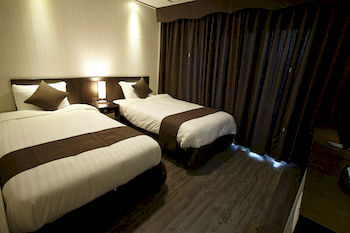 Cs Premier Hotel 4*