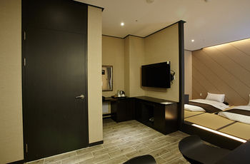 Cs Premier Hotel 4*