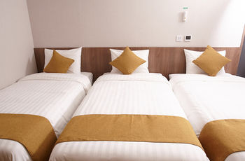 Cs Premier Hotel 4*