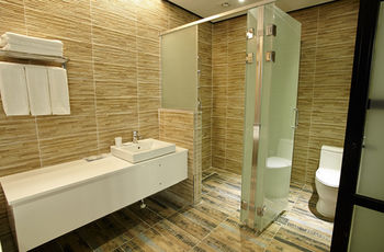 Cs Premier Hotel 4*