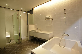 Cs Premier Hotel 4*