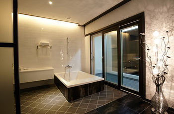 Cs Premier Hotel 4*
