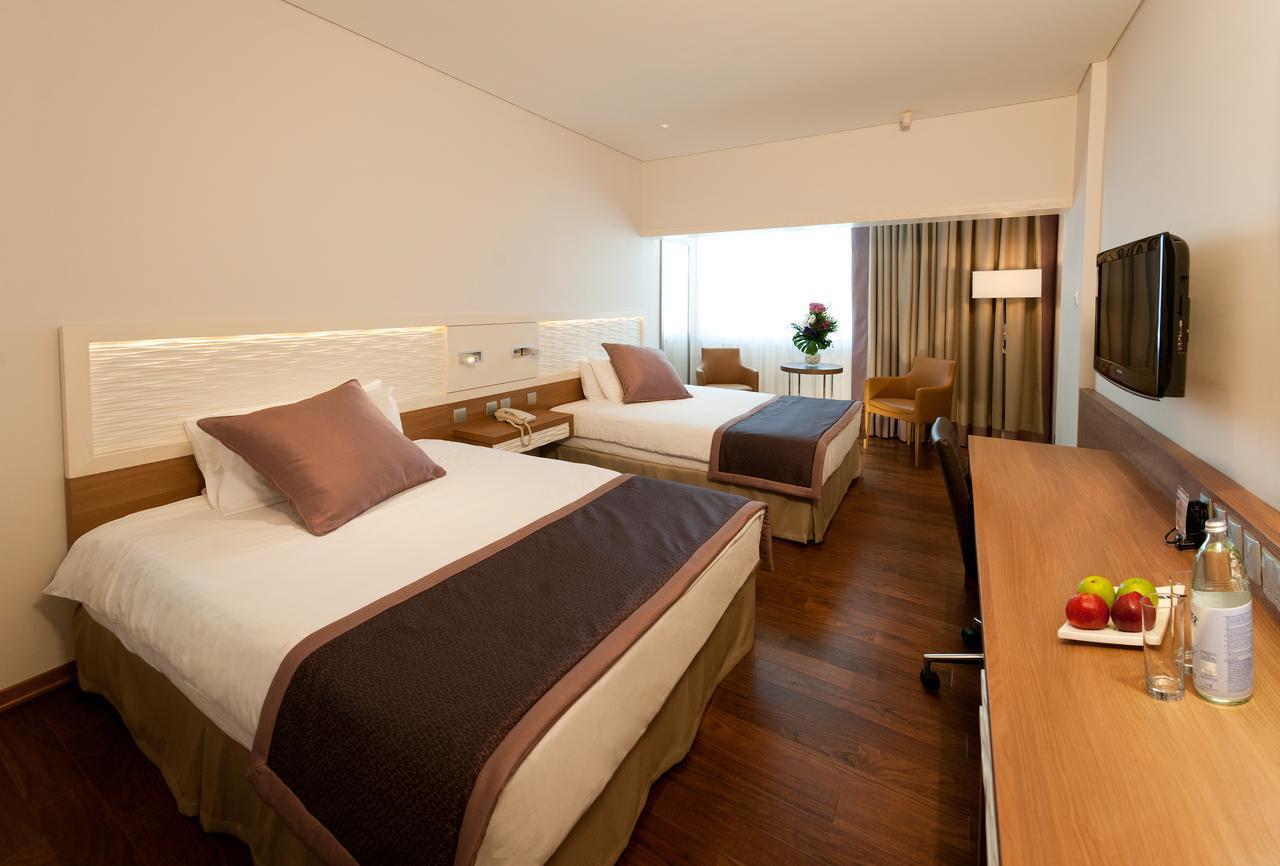 Crowne Plaza Limassol 4*