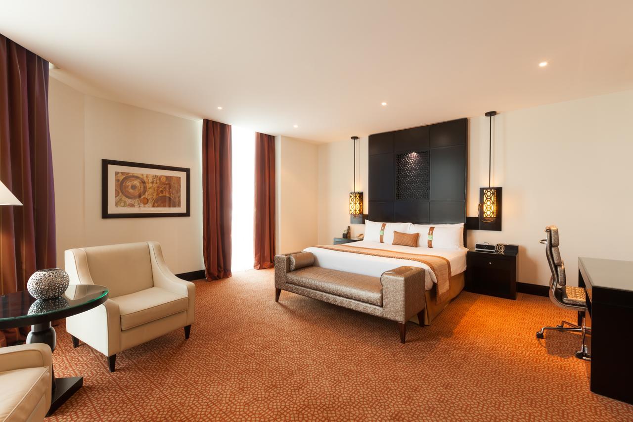 Holiday Inn Dubai Al Barsha 4*