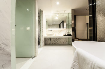SR Hotel Sadang 3*