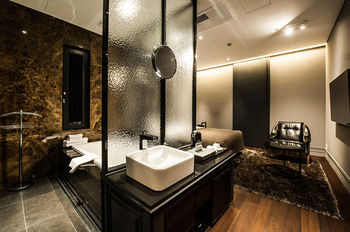 SR Hotel Sadang 3*