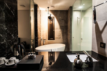 SR Hotel Sadang 3*