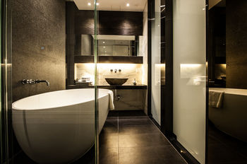 SR Hotel Sadang 3*