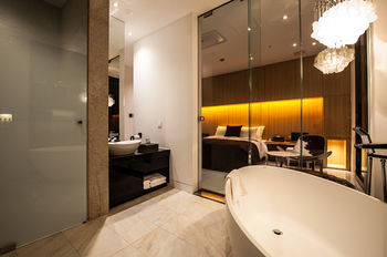 SR Hotel Sadang 3*