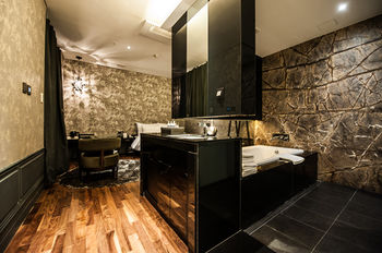 SR Hotel Sadang 3*