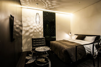 SR Hotel Sadang 3*