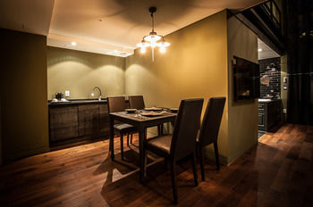 SR Hotel Sadang 3*
