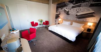 Reef Hotel 4*