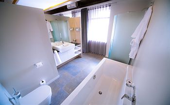 Reef Hotel 4*