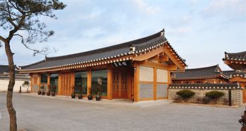 Gyeongju Hwangnamkwan Hanok Hotel 3*