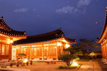 Gyeongju Hwangnamkwan Hanok Hotel 3*