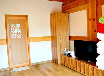 Gyeongju Hwangnamkwan Hanok Hotel 3*