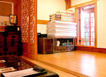 Gyeongju Hwangnamkwan Hanok Hotel 3*