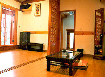 Gyeongju Hwangnamkwan Hanok Hotel 3*