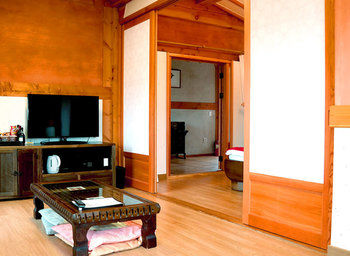 Gyeongju Hwangnamkwan Hanok Hotel 3*