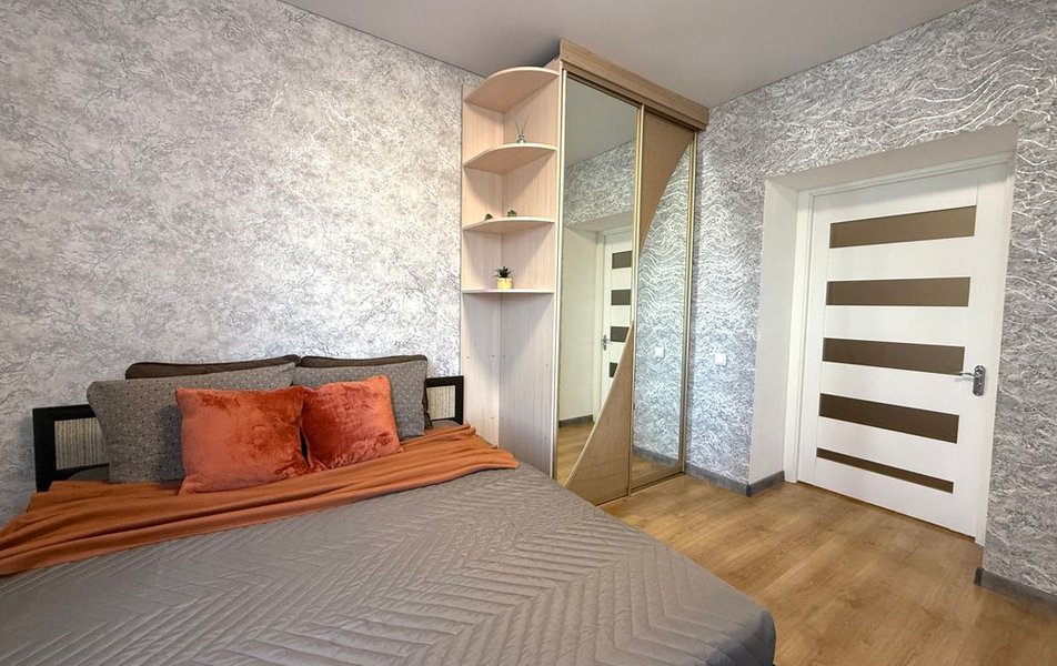 «Apartments Compass Group» \/ «Компас Групп на Мельникайте 150» апартаменты 2*