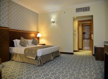 Nozol Royal Inn Hotel 4*