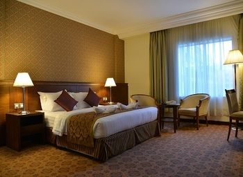 Nozol Royal Inn Hotel 4*