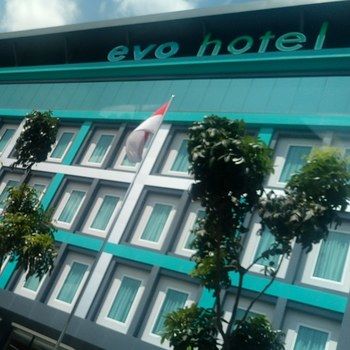 Evo Hotel Pekanbaru 3*