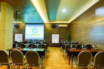 Evo Hotel Pekanbaru 3*