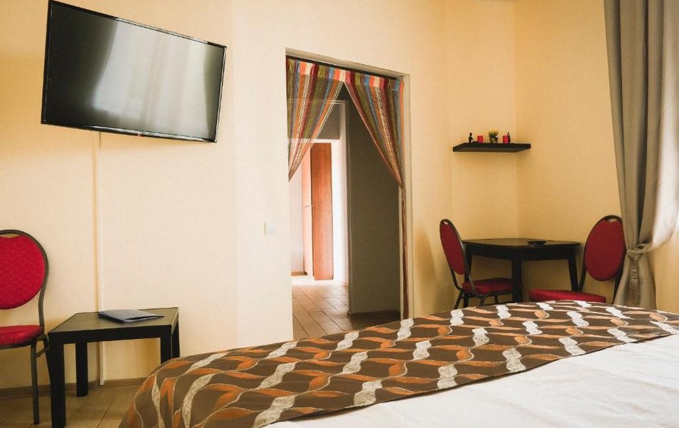 «Cruise Hotel & Cafe» \/ «Круиз отель и кафе» отель 2*