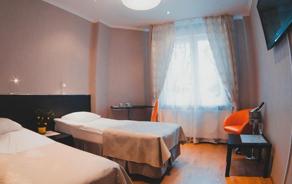 «Cruise Hotel & Cafe» \/ «Круиз отель и кафе» отель 2*