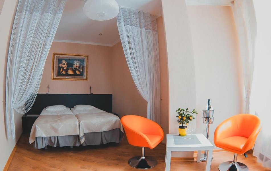 «Cruise Hotel & Cafe» \/ «Круиз отель и кафе» отель 2*